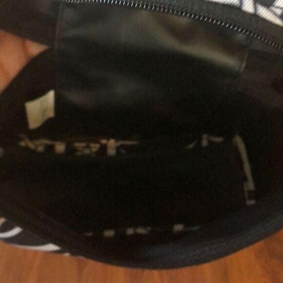 NWT Vera Bradley make up case cosmetic bag Black and white  - Picture 4 of 5